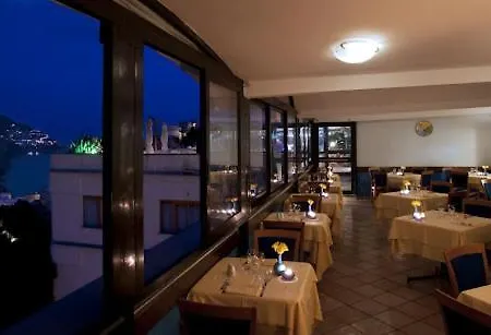 Hotel Royal Con Balcone E Vista Mare